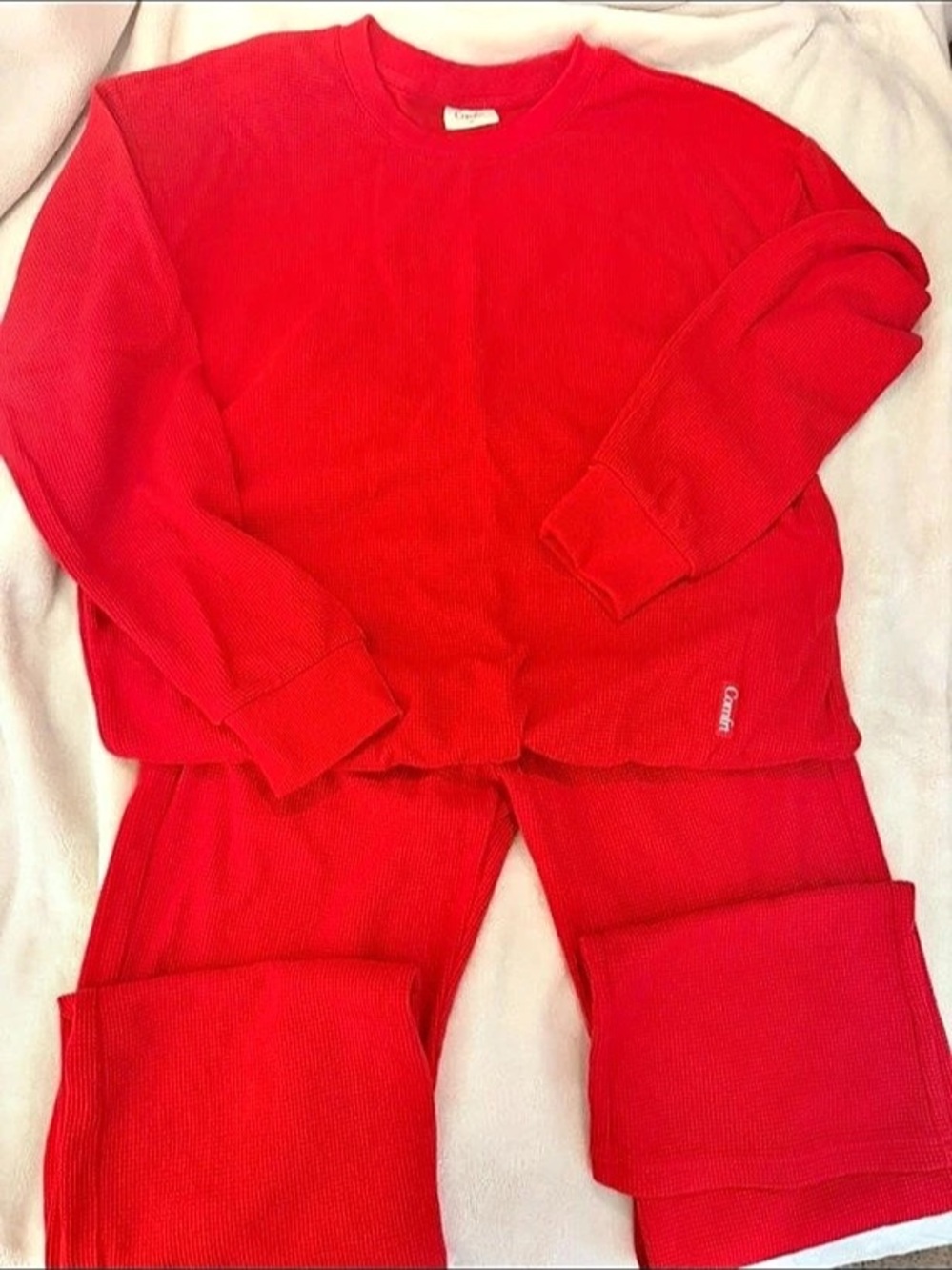 Comfrt red set pants and sweater